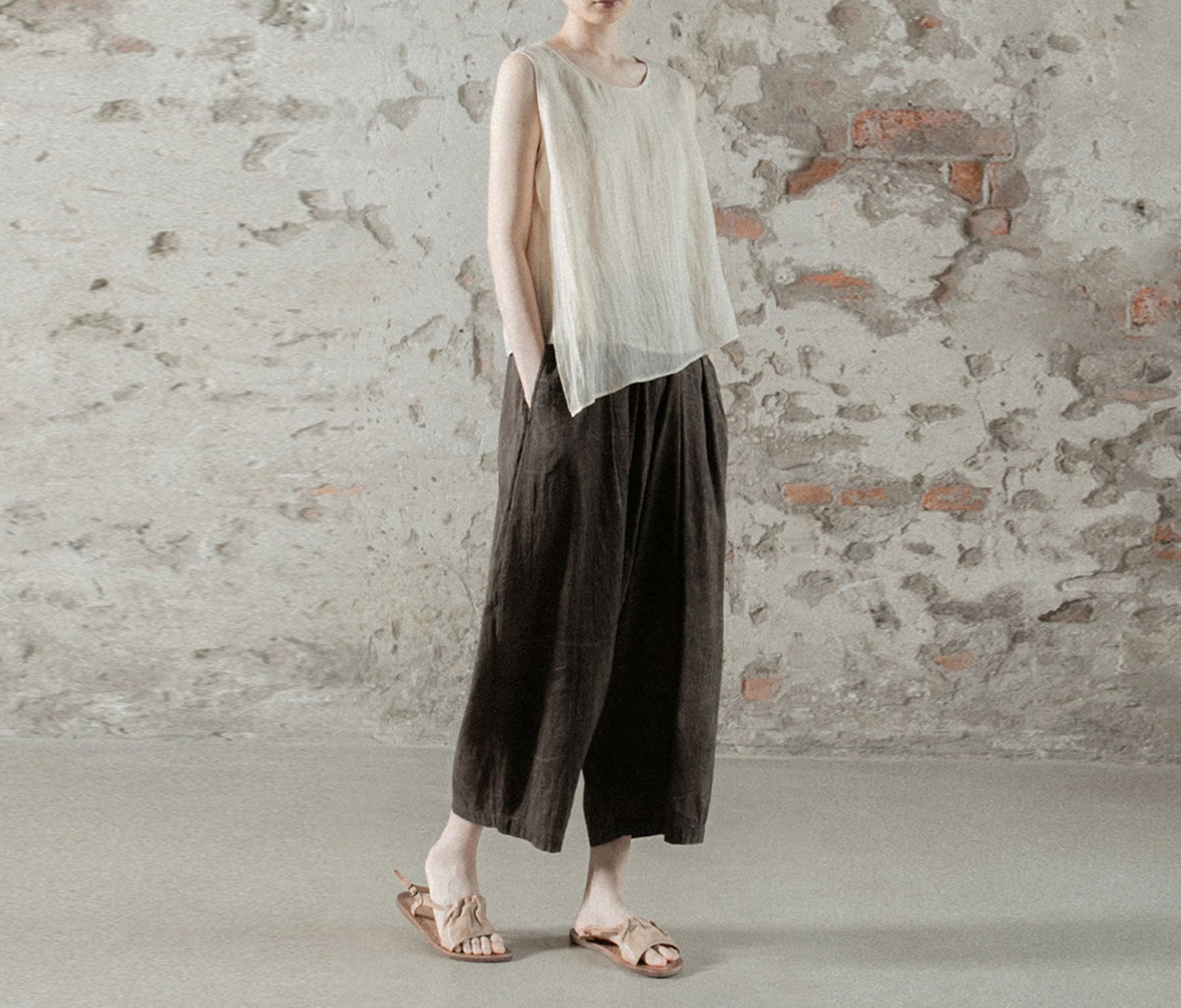 edoa High Counted Ramie Asymmetric Tank Top