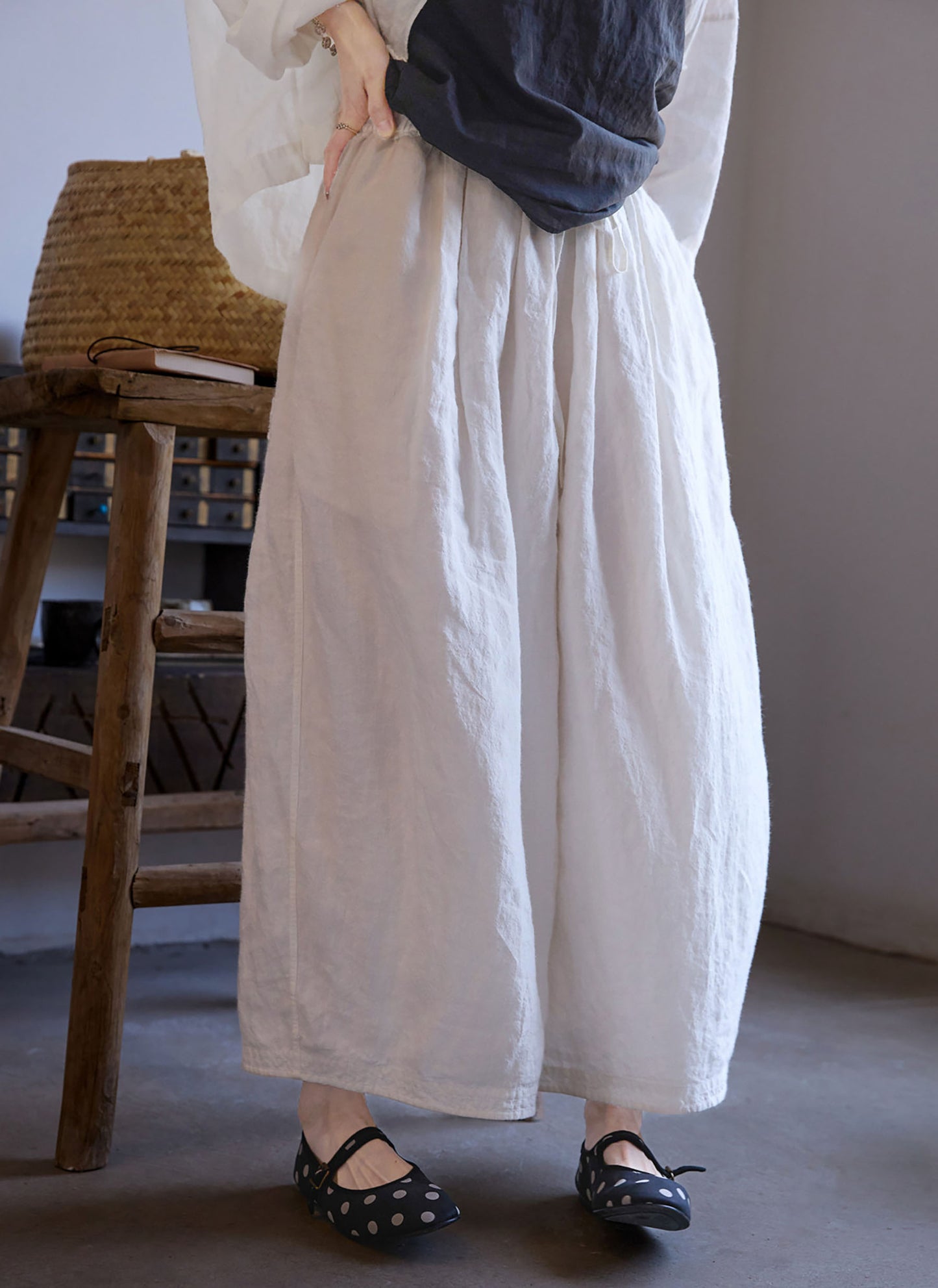 edoa Wide Balloon Silhouette Ramie Tucked Pants