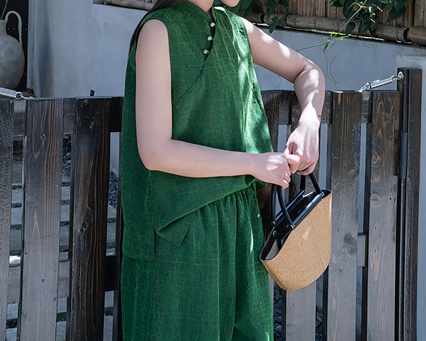 edoa Emerald Green Crackle Mud Silk Sleeveless Qipao Top