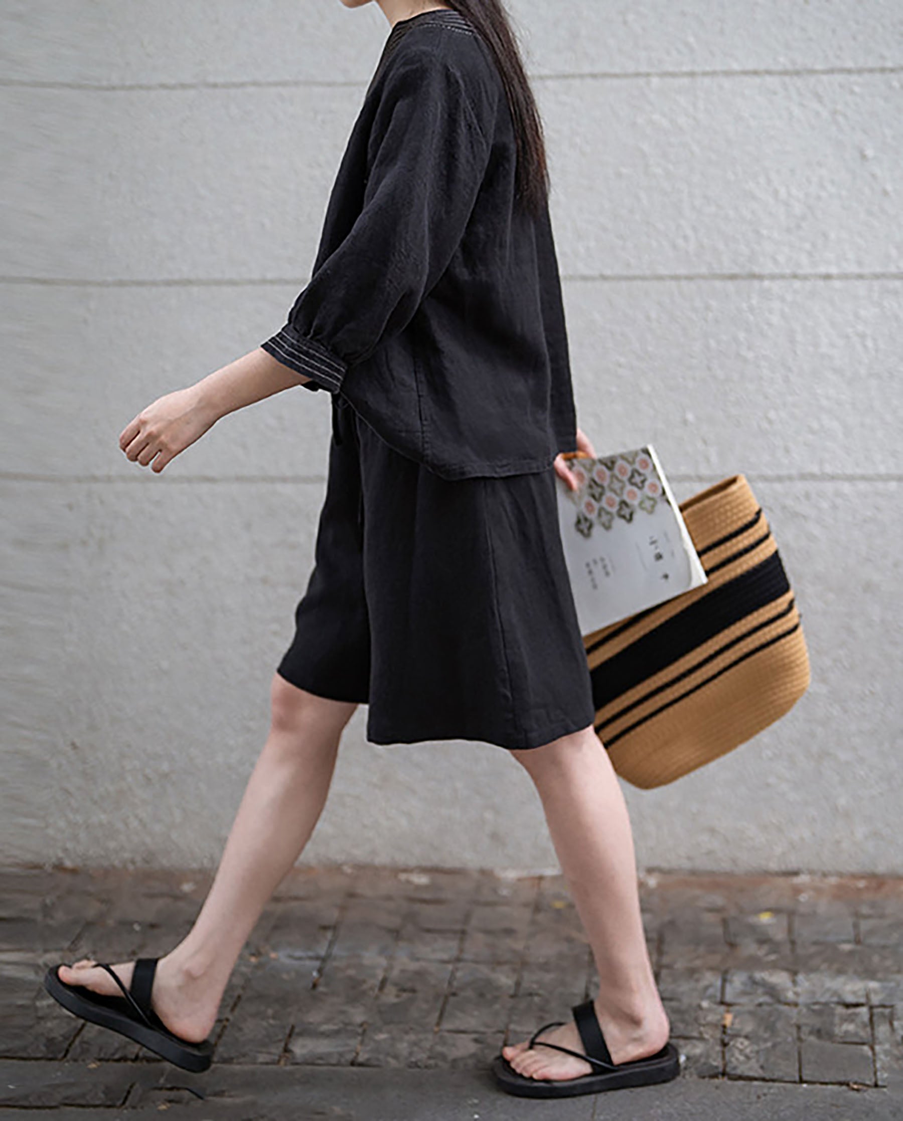 edoa Black Linen V-neck Pullover Top
