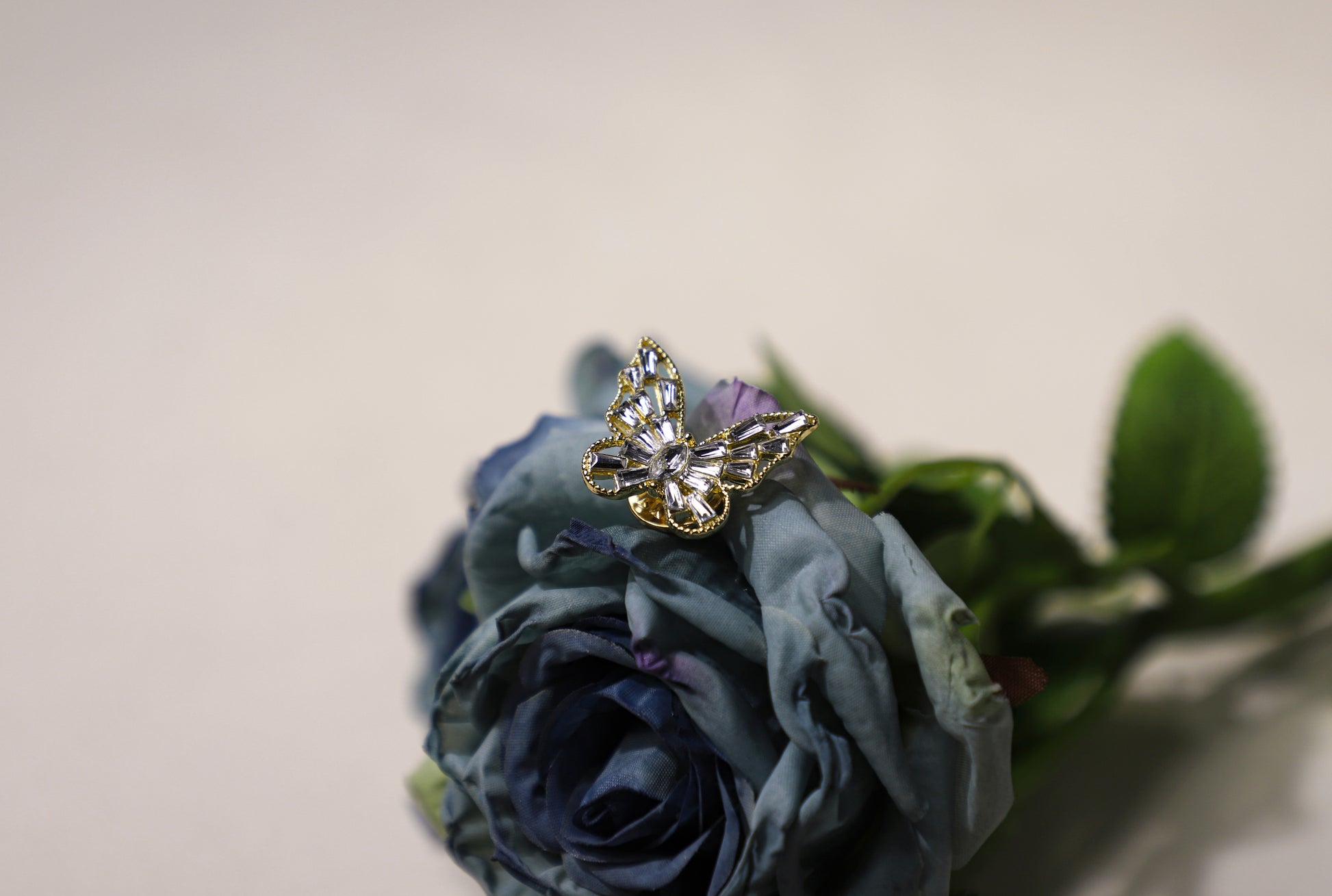 edoa Dainty Minimalist Diamond Butterfly Brooch