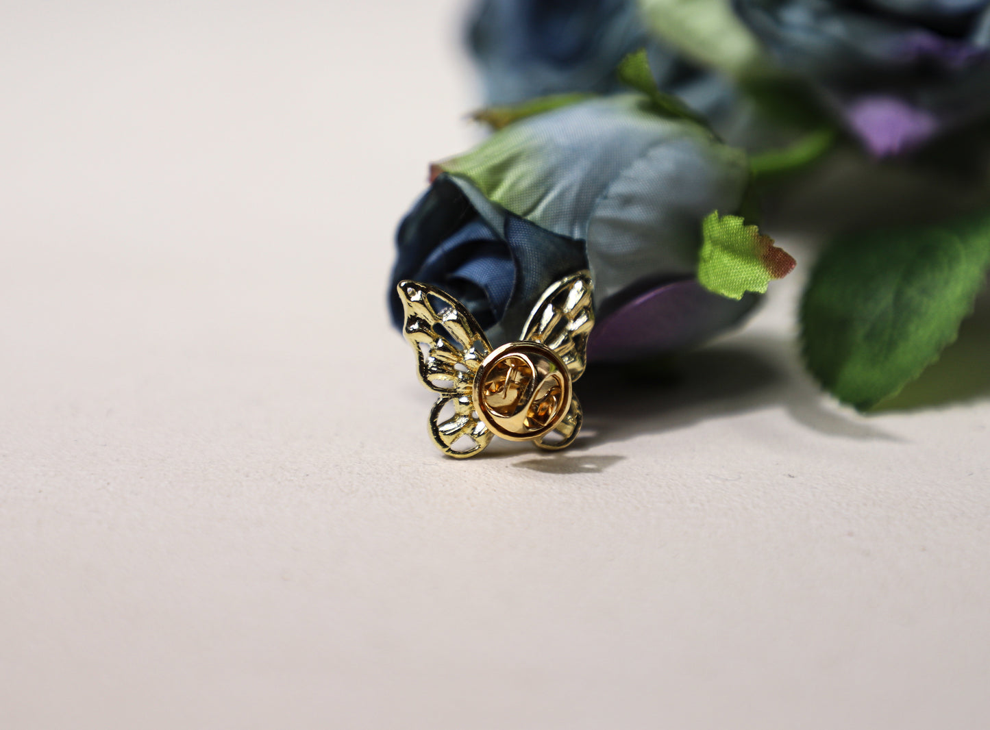 edoa Dainty Minimalist Diamond Butterfly Brooch