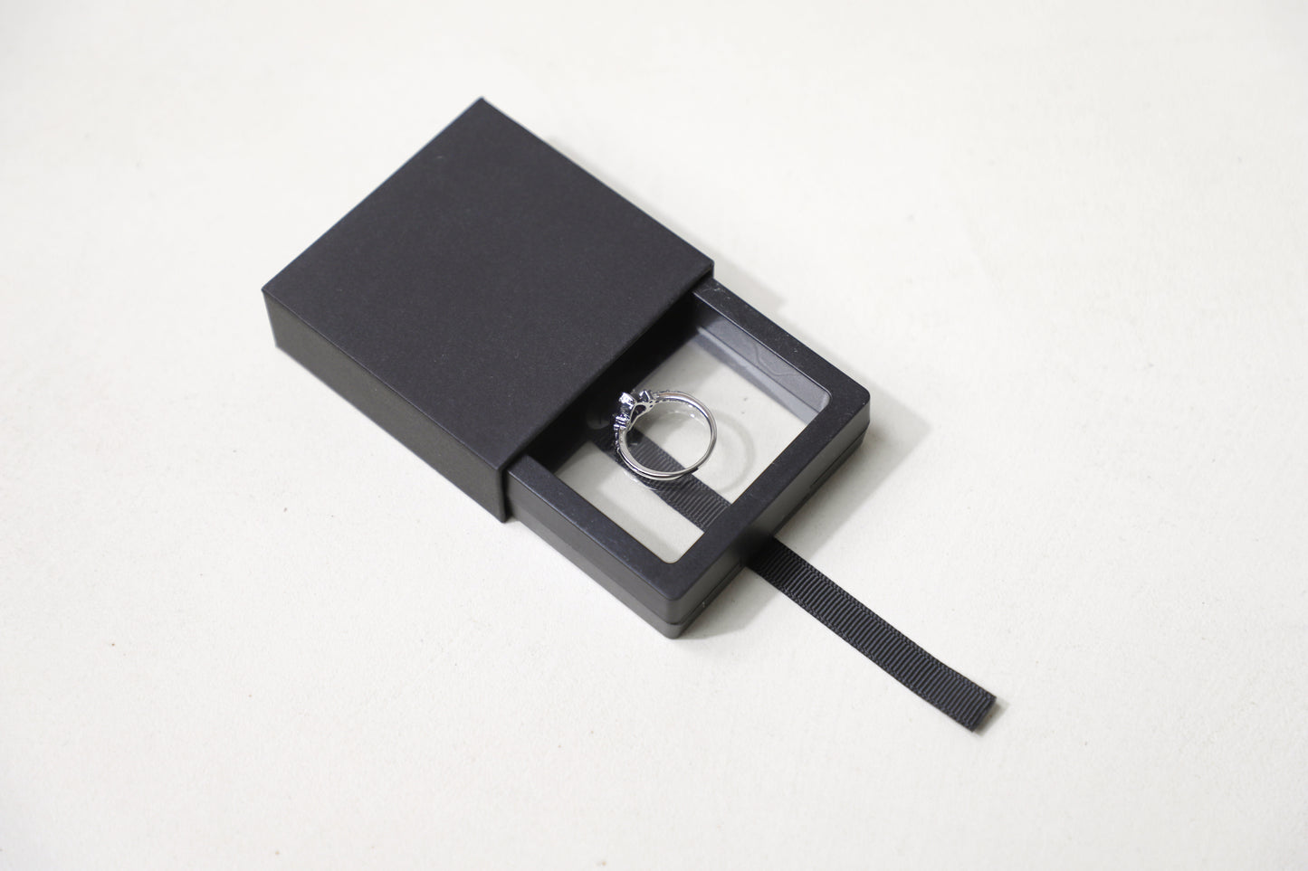 suspension display box