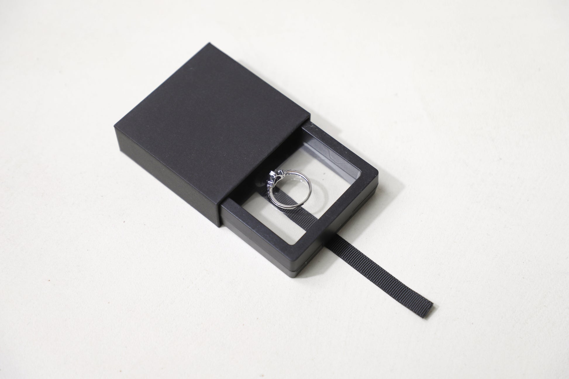 suspension display box