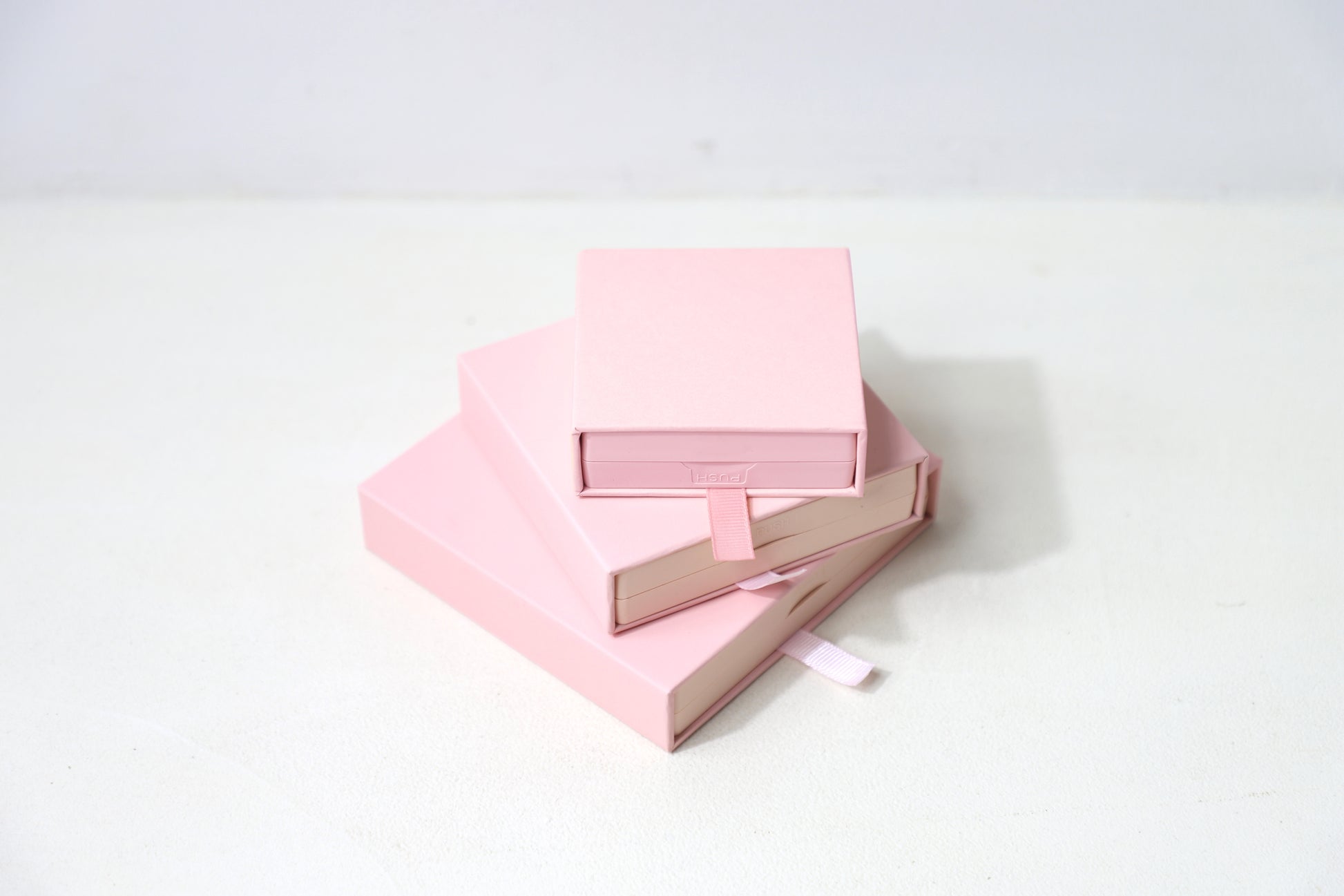 suspension display box