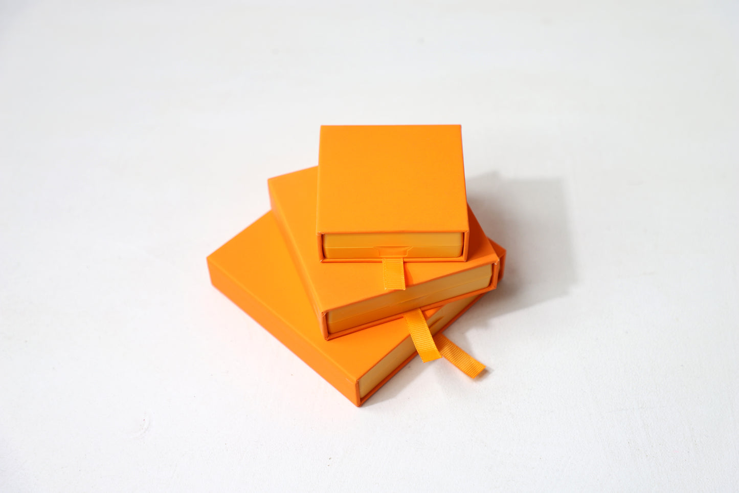 suspension display box
