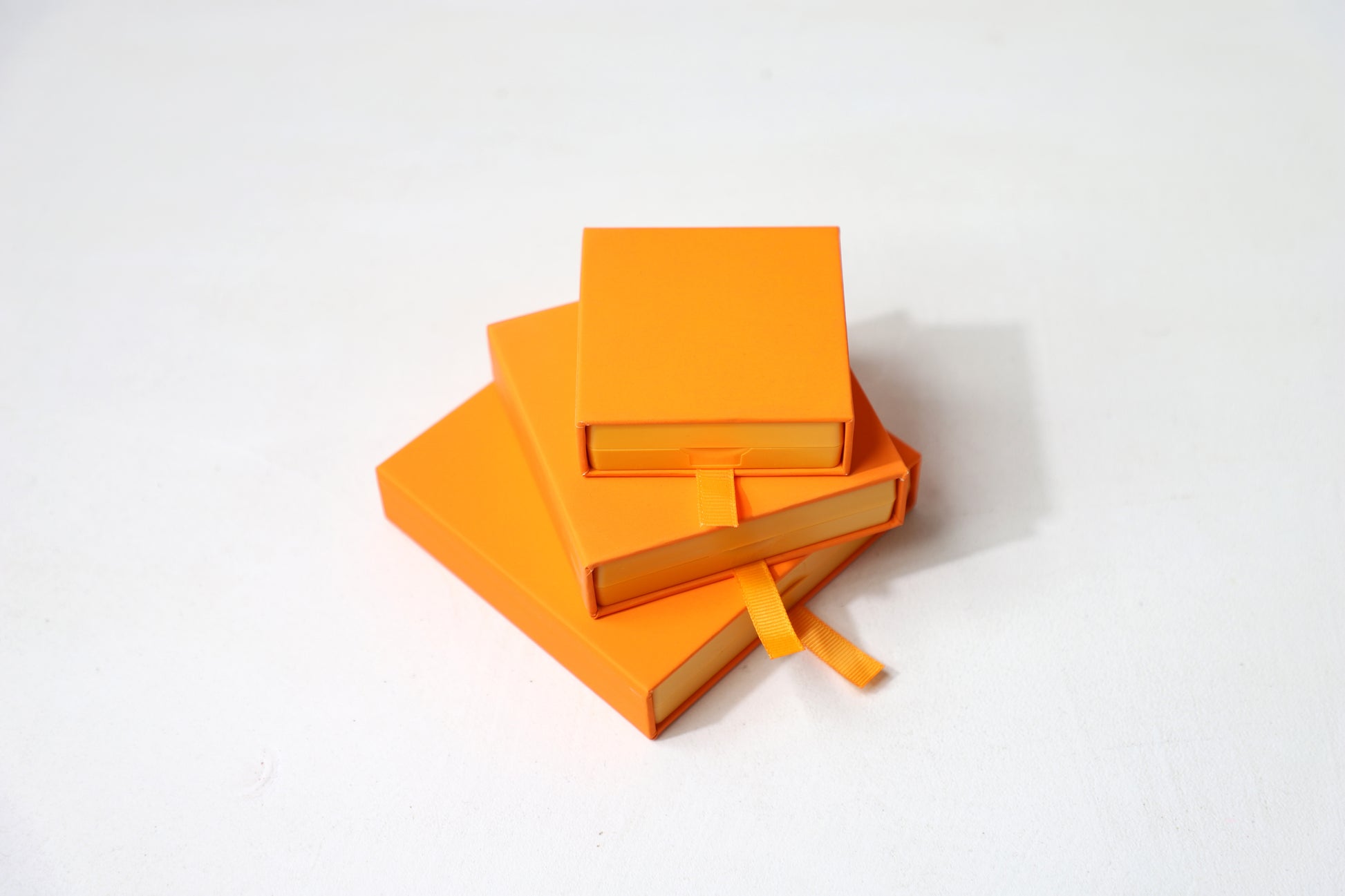 suspension display box