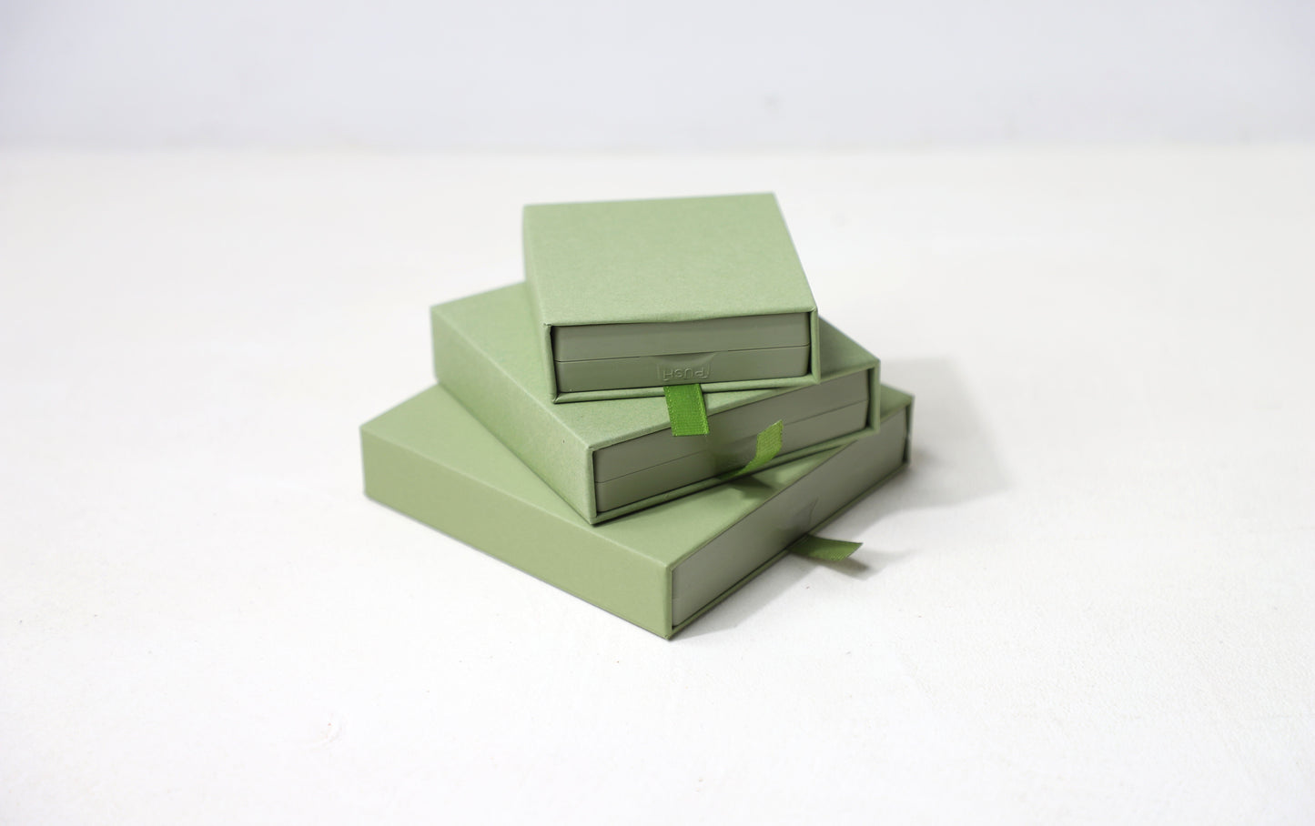 suspension display box
