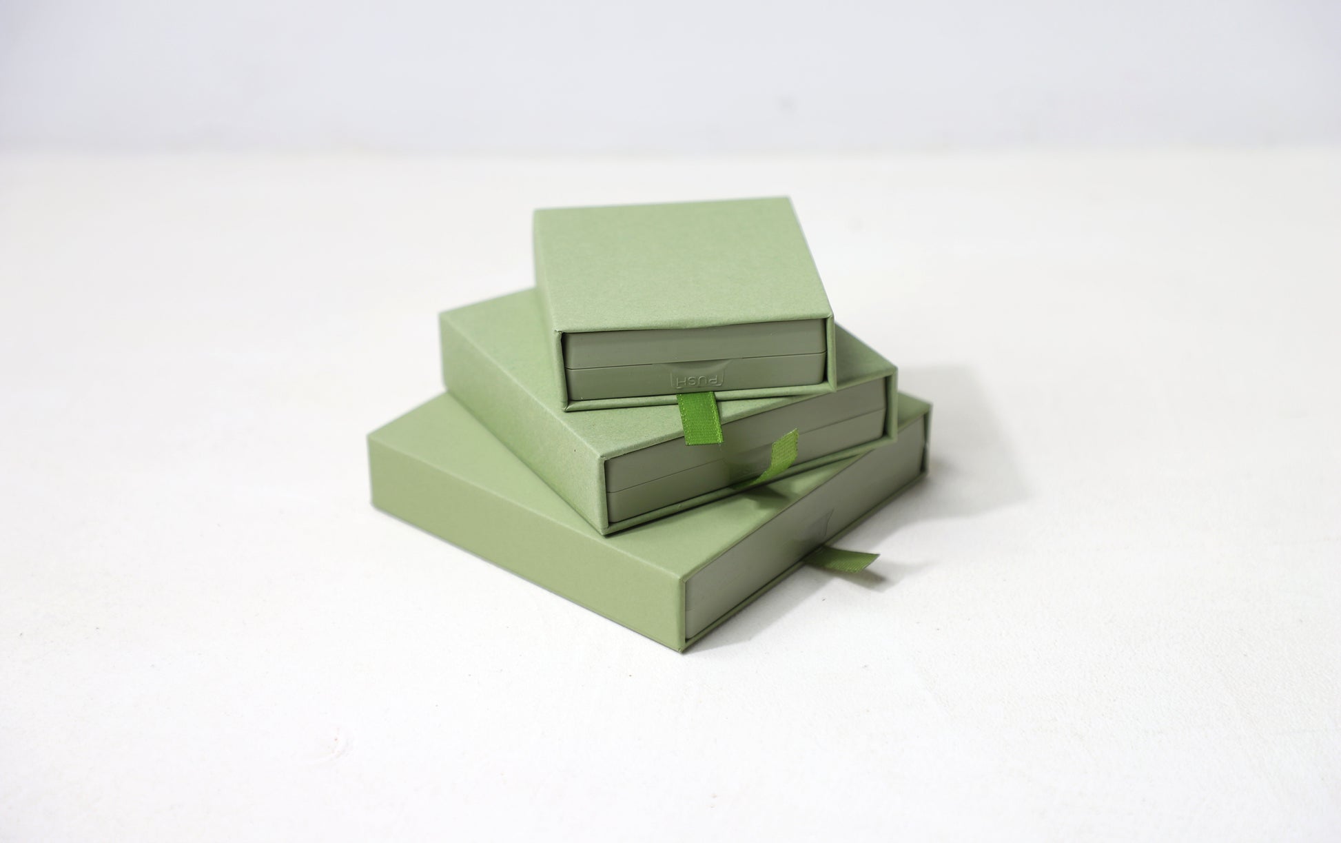 suspension display box