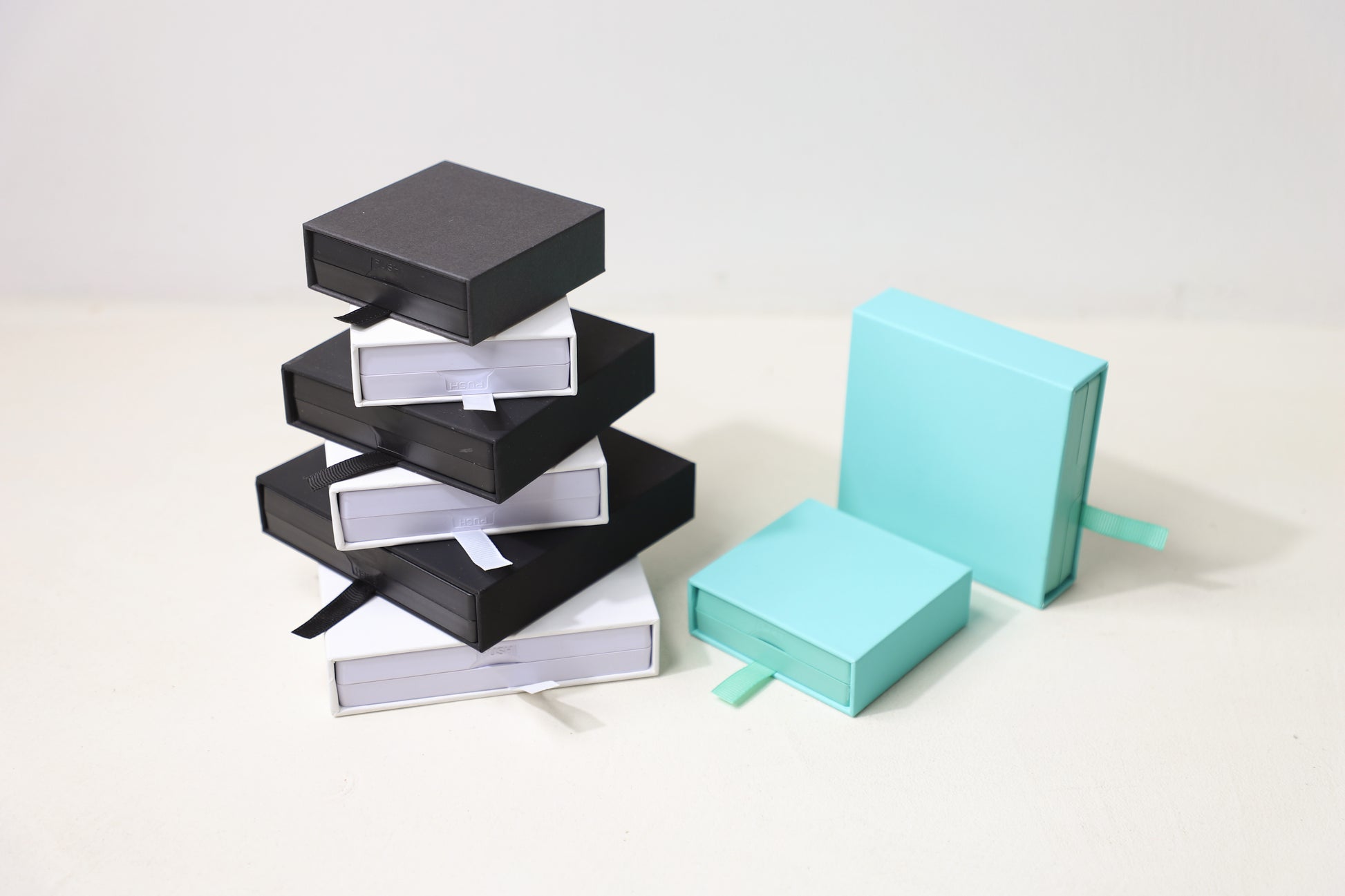 suspension display box