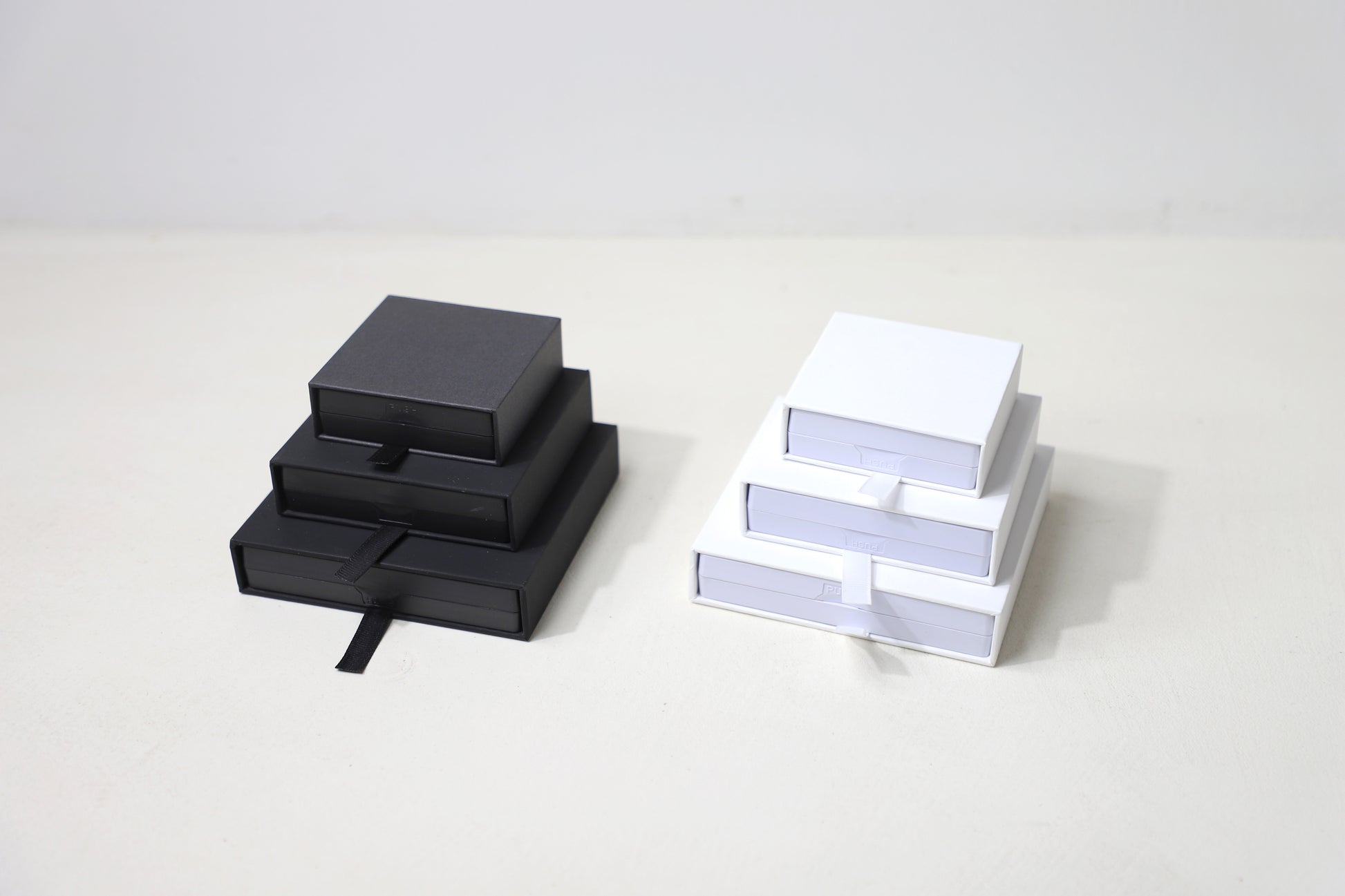 suspension display box