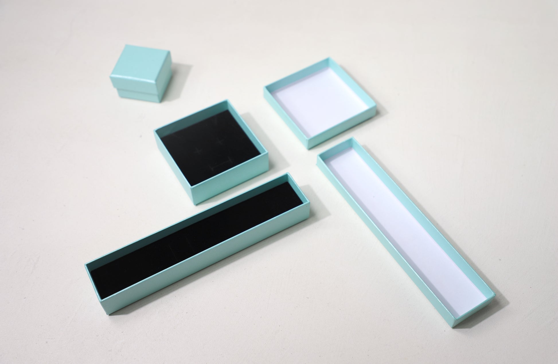 Telescopic jewelry box 