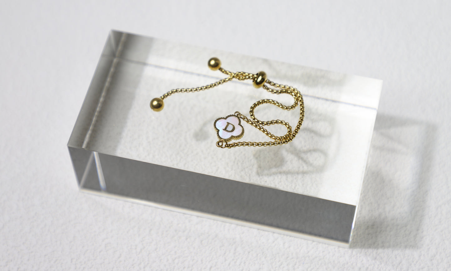 pearl clover letter bracelet