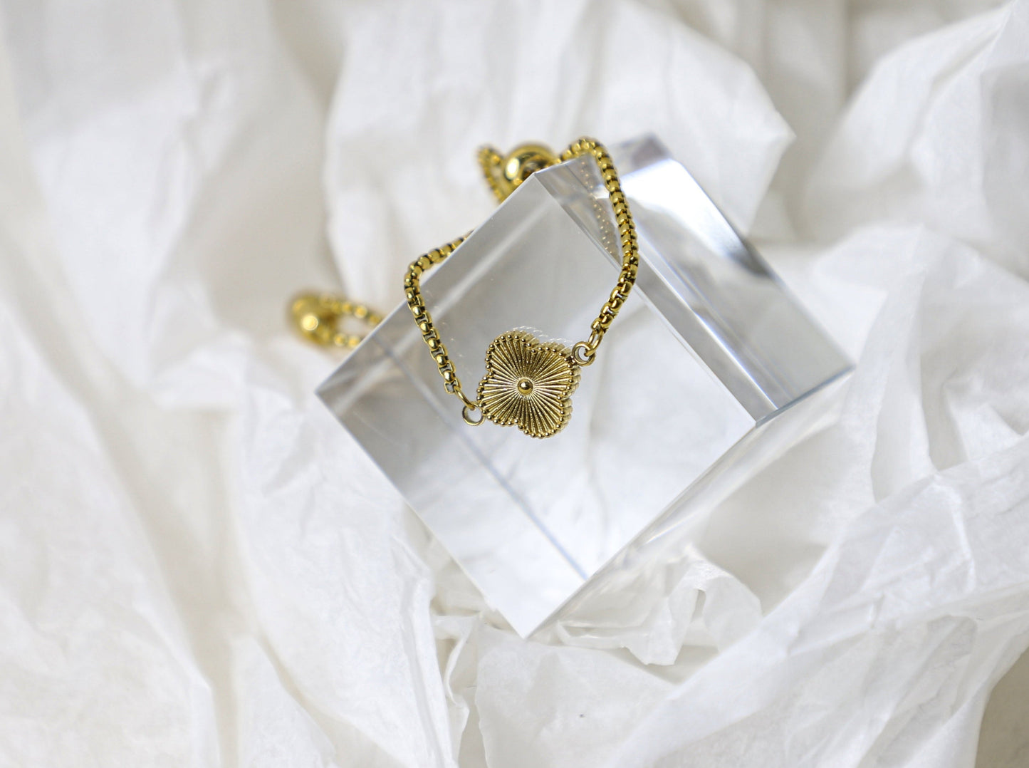 pearl clover letter bracelet