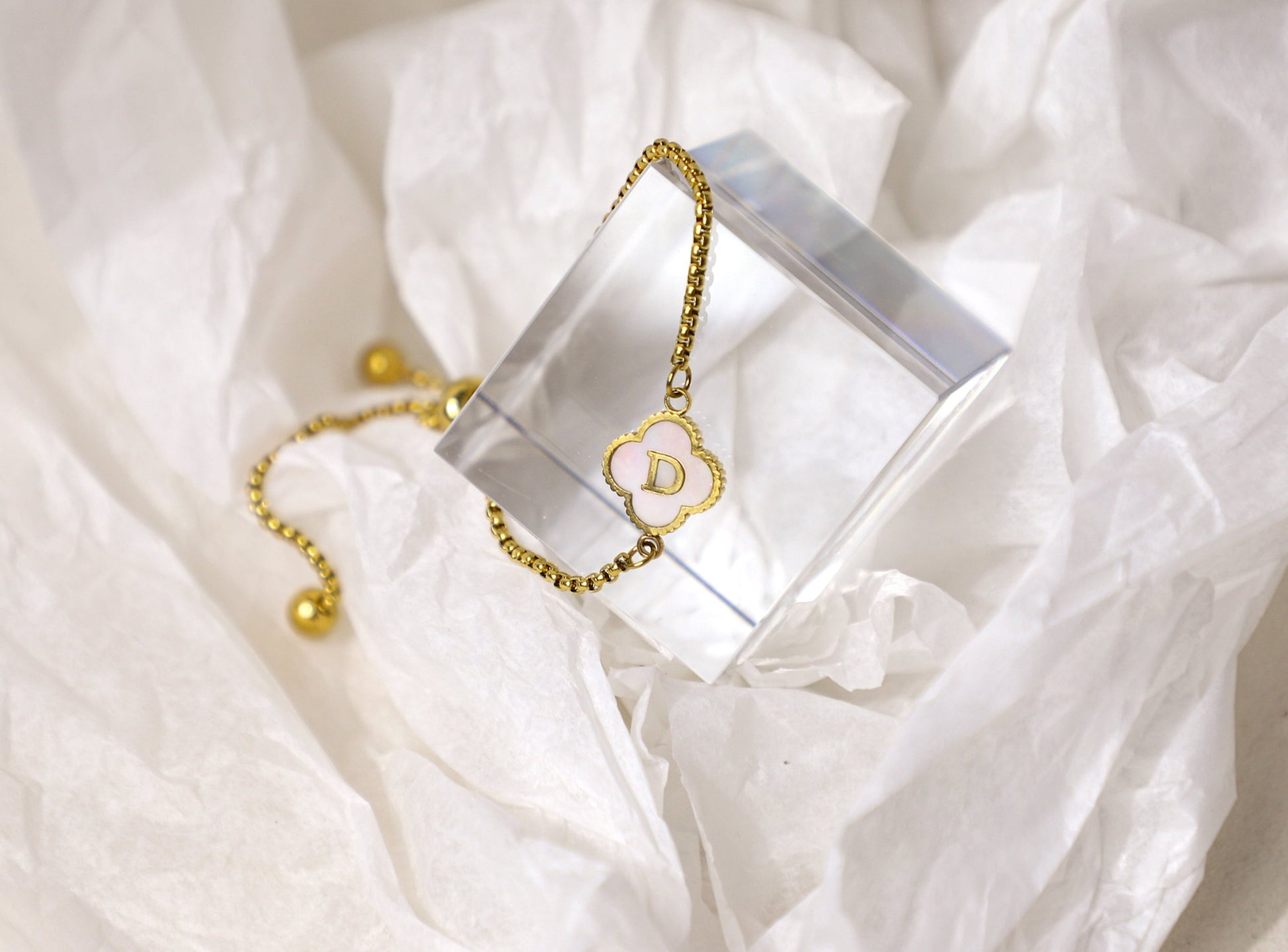pearl clover letter bracelet