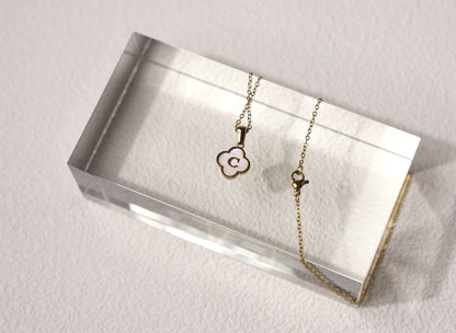 Pearl Clover Letter Necklace ne0007