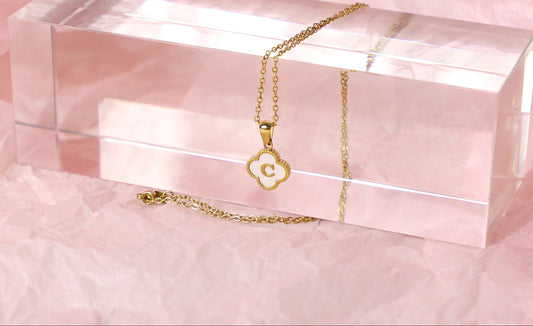 Pearl Clover Letter Necklace ne0007